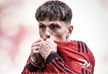 澳客足彩-利物浦英超客场球衣历史与设计变革